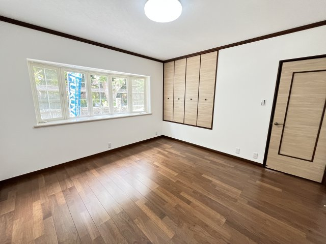 姫路市西八代町　の洋室