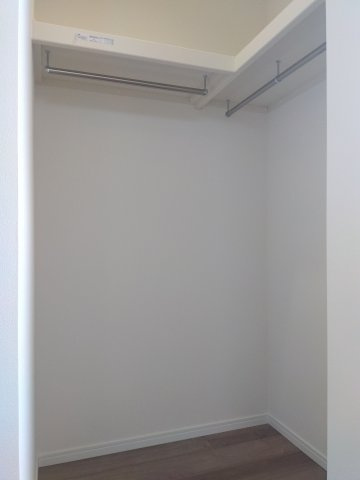 ※商談中※【新築建売住宅】八戸市根城２丁目の収納|２階洋室：ウォークインクローゼット、収納が多いことで物をしまう場所を確保し家の中を広々と快適に暮らすことができます。