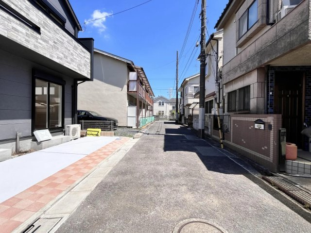 練馬区高松1丁目　ZEH水準×制震　長期優良住宅の前面道路含む現地写真