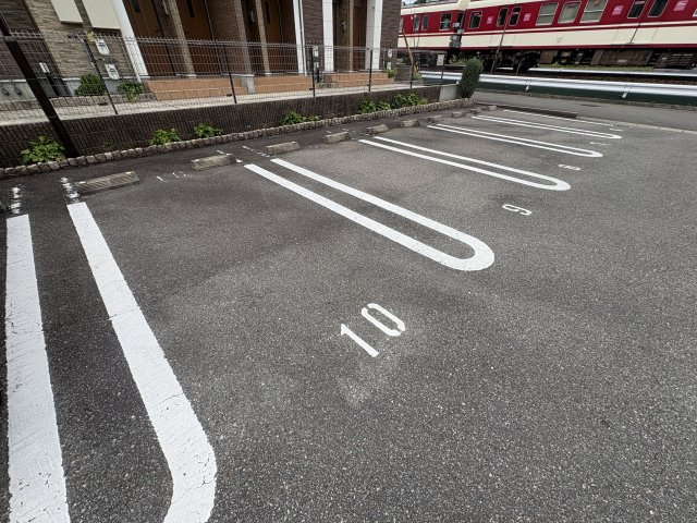 カリーノＲフィーネの駐車場