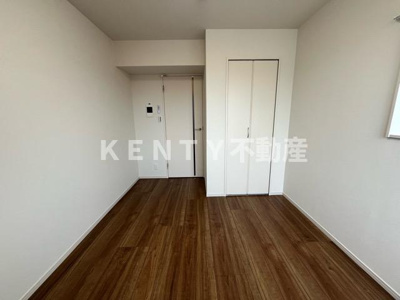 【寝室】 | イクシオＭ’ｓ　ＨＯＵＳＥ | 明るい色調の室内です