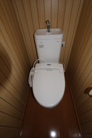南本町小林様貸家のトイレ