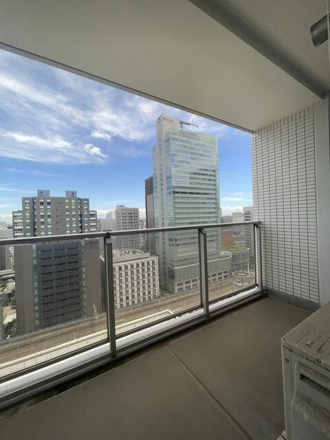 東京タイムズタワーのバルコニー