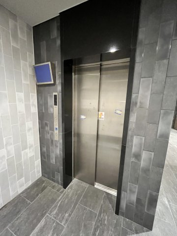 クレストタップ京橋のエントランス