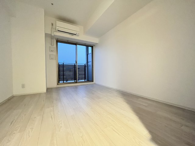 クレストタップ京橋の居間・リビング