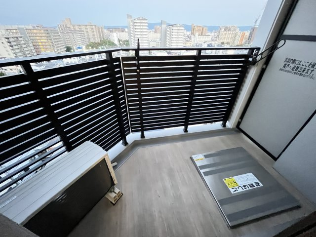 クレストタップ京橋のバルコニー