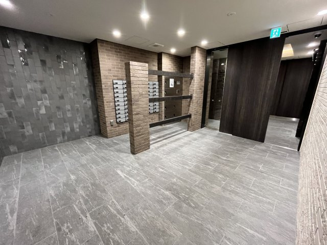 クレストタップ京橋のエントランス