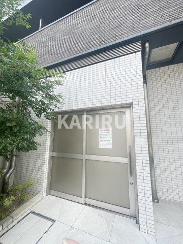 サムティ上新庄レジデンスのエントランス