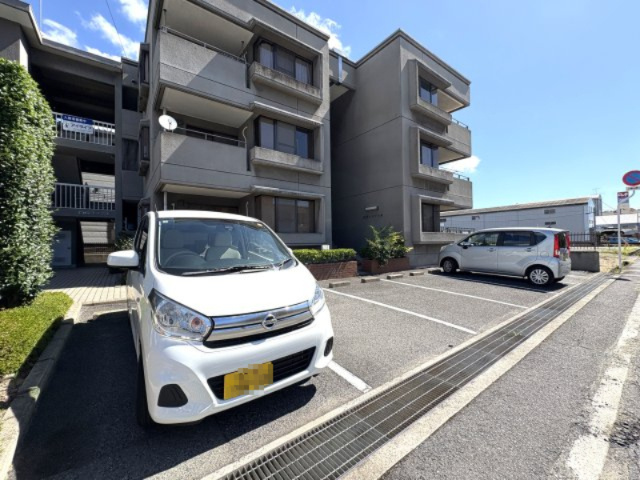 仁科レジデンスの駐車場