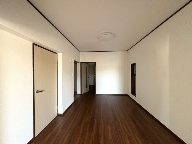 仁科レジデンスの居間・リビング