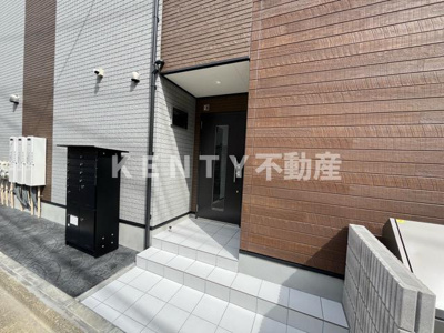 【エントランス】 | イクシオＭ’ｓ　ＨＯＵＳＥ | 落ち着いたエントランスです