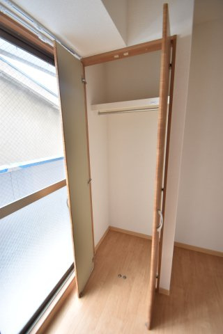 大阪市城東区成育１丁目の賃貸マンションの収納