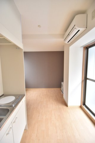 大阪市城東区成育１丁目の賃貸マンションの居間・リビング