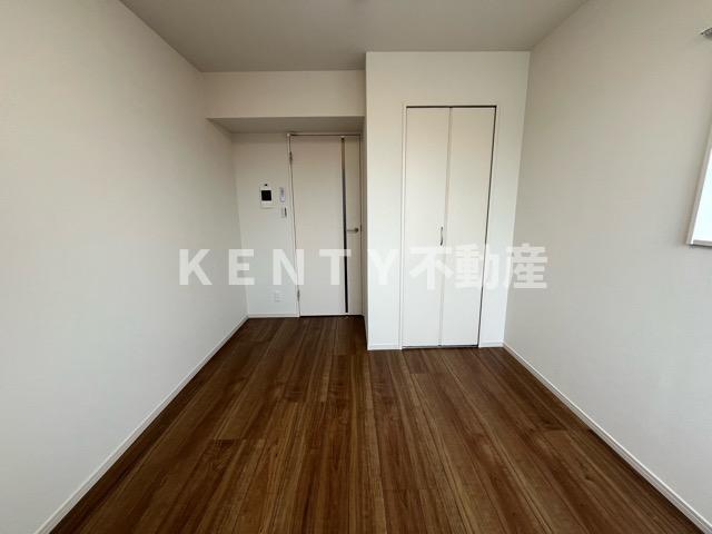 【寝室】 | イクシオＭ’ｓ　ＨＯＵＳＥ | 明るい色調の室内です