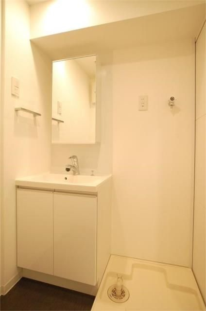 ステージグランデ神楽坂の洗面所|■収納＆鏡付き独立洗面台♪☆室内洗濯機置き場☆