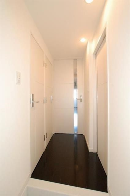 ステージグランデ神楽坂の玄関|■モニタ付インターホン■ディンプルキー■2重鍵■ダウンライト