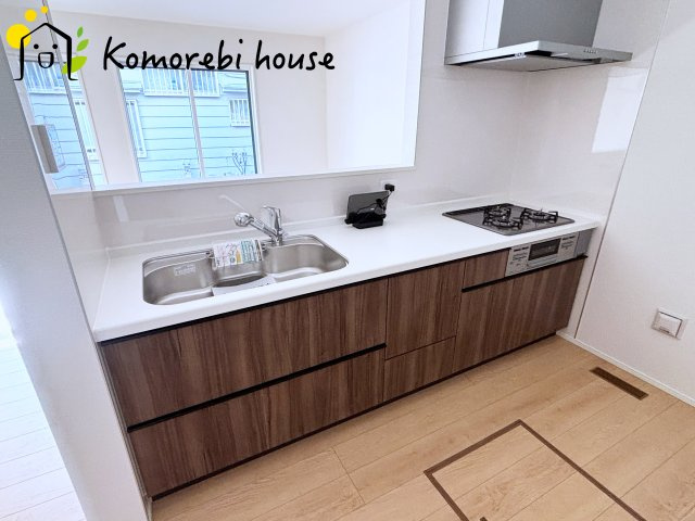 さいたま市西区三橋　第1期　新築一戸建て　リナージュ　02のキッチン|明るいキッチンで楽しくお料理できます