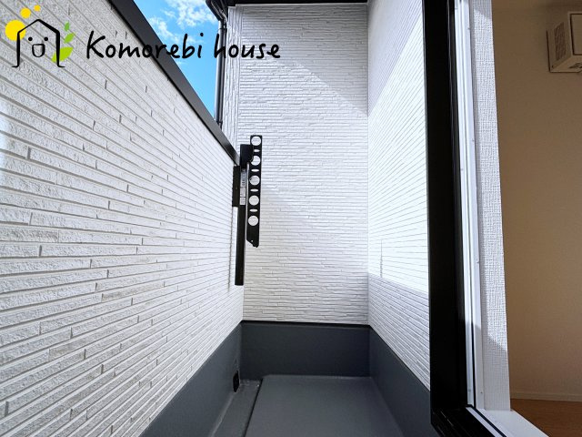 さいたま市西区三橋　第1期　新築一戸建て　リナージュ　02のバルコニー|急な雨にも洗濯物が濡れないインナーバルコニー