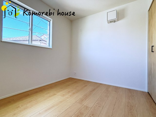 さいたま市西区三橋　第1期　新築一戸建て　リナージュ　02の洋室|直射日光が当たらず安定した優しい光が得られます