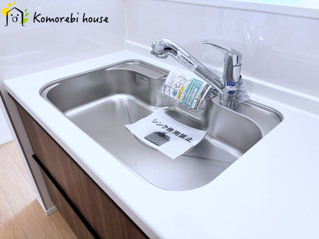 さいたま市西区三橋　第1期　新築一戸建て　リナージュ　02のキッチン|凹凸が少なめでお掃除が簡単な水洗い場です