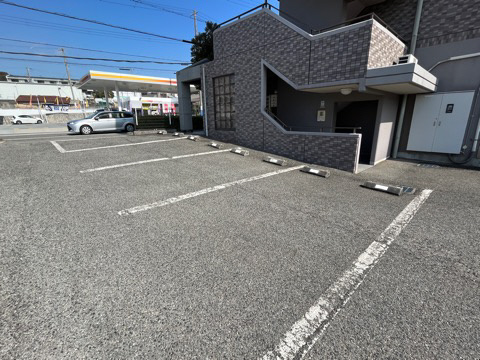 アーバンリバブルの駐車場