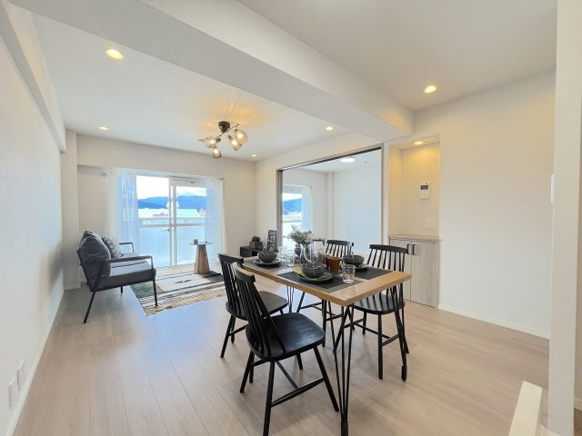 日商岩井福陵マンションの居間・リビング