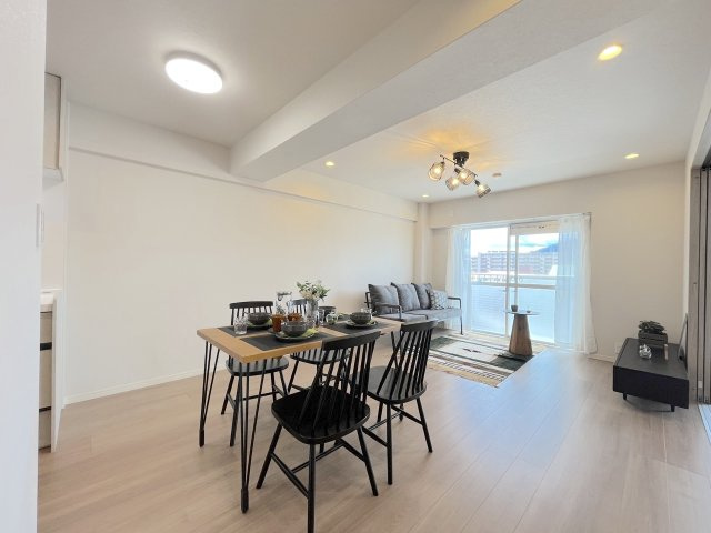 日商岩井福陵マンションの居間・リビング