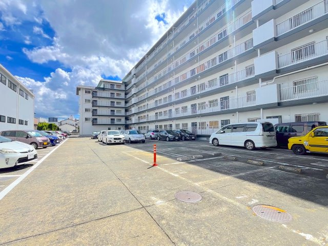 日商岩井福陵マンションの駐車場