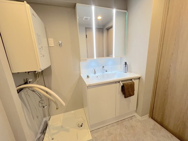 日商岩井福陵マンションの独立洗面台