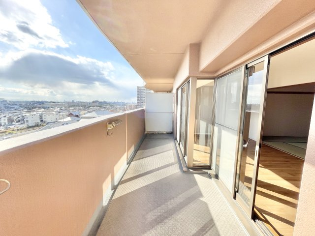 ランフォルセ枚方パークガーデンのバルコニー|落ち着いた時間を過ごせるバルコニーです