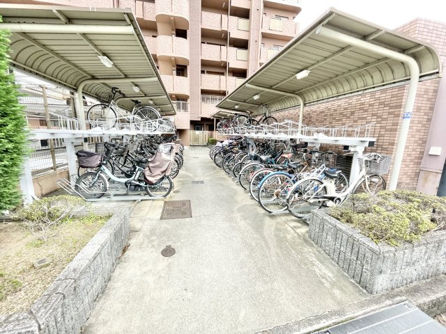 ランフォルセ枚方パークガーデンの駐輪場