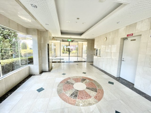 ランフォルセ枚方パークガーデンのエントランス|建物の内部です