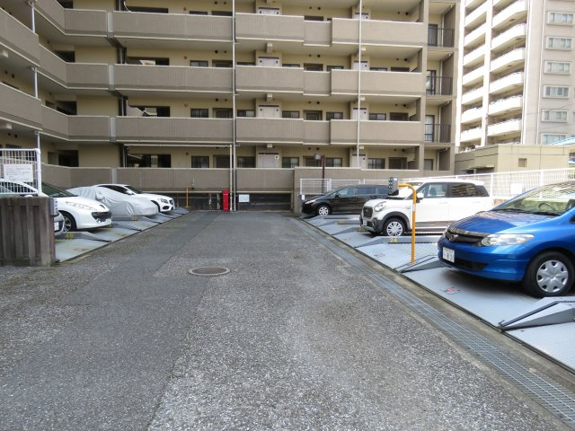 川越パークホームズの駐車場