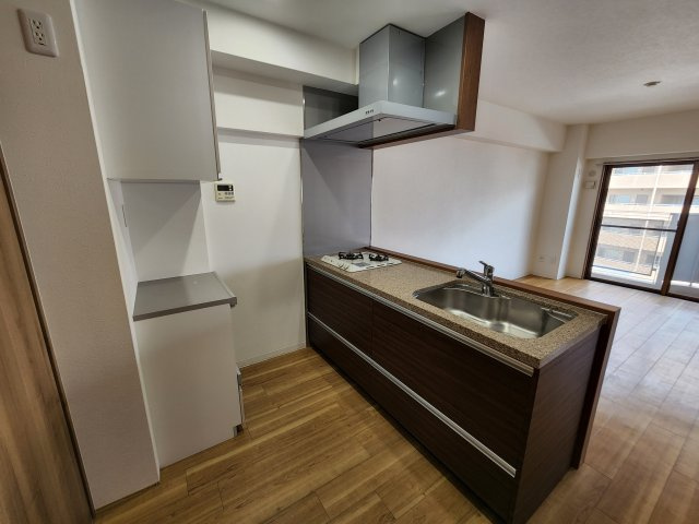 シャトー橿原のキッチン|対面キッチン2口ガスコンロ・キッチンバックセット付き