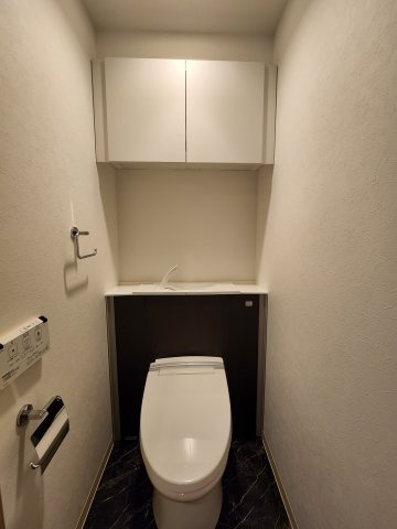 シャトー橿原のトイレ|温水洗浄便座付きタンクレストイレ