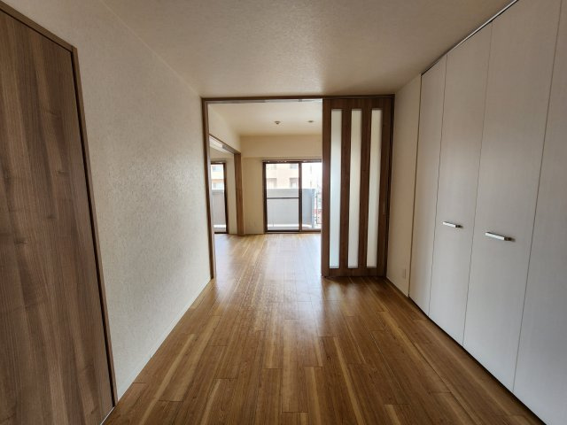 シャトー橿原の洋室|押入・クローゼット付き洋室5.4帖