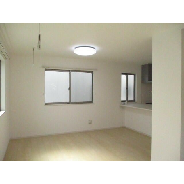 天神町２丁目貸家２号棟の居間・リビング