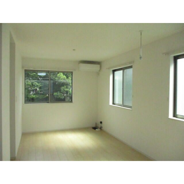 天神町２丁目貸家２号棟の居間・リビング