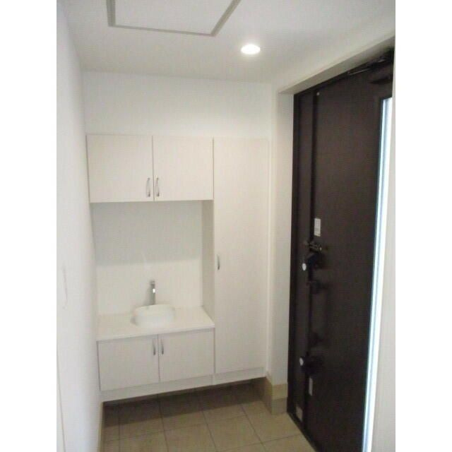 天神町２丁目貸家２号棟の玄関