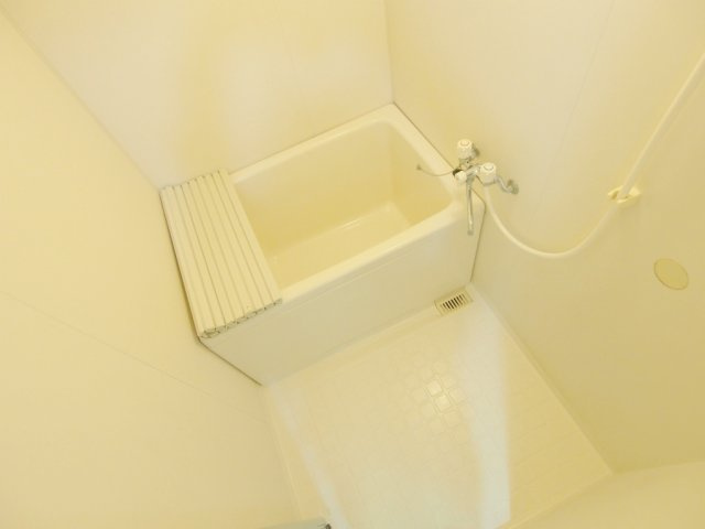 セゾン川内の浴室