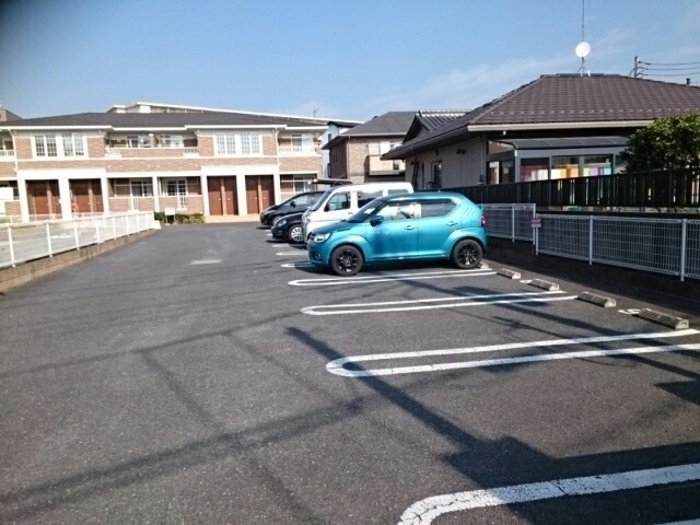 ミニョン・ジェルメの駐車場