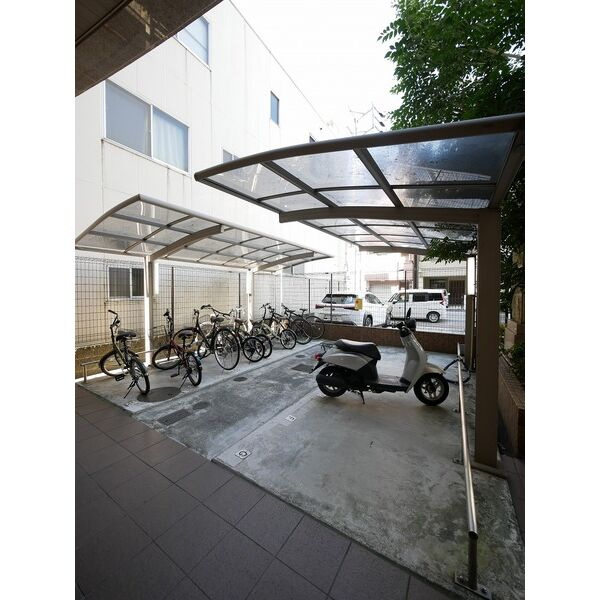 プレサンス大須観音駅前サクシード　名古屋市賃貸　仲介手数料無料の駐車場