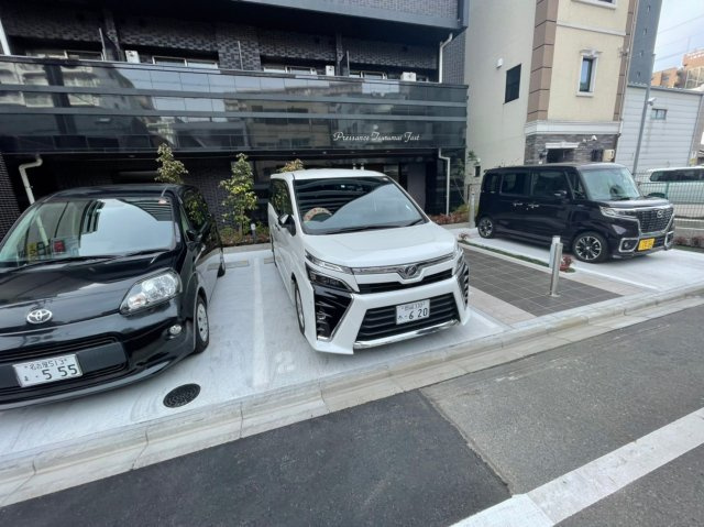 プレサンス鶴舞ファースト　名古屋市賃貸　仲介手数料無料の駐車場