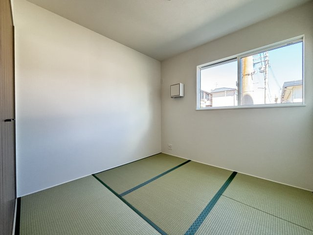 桜井西之宮24-1期全１棟の和室|洋風和室5帖　押入収納付き