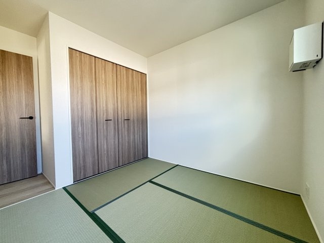 桜井西之宮24-1期全１棟の和室|洋風和室5帖　押入収納付き