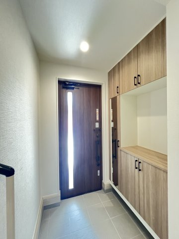 桜井西之宮24-1期全１棟の玄関|大容量のシューズボックス付き