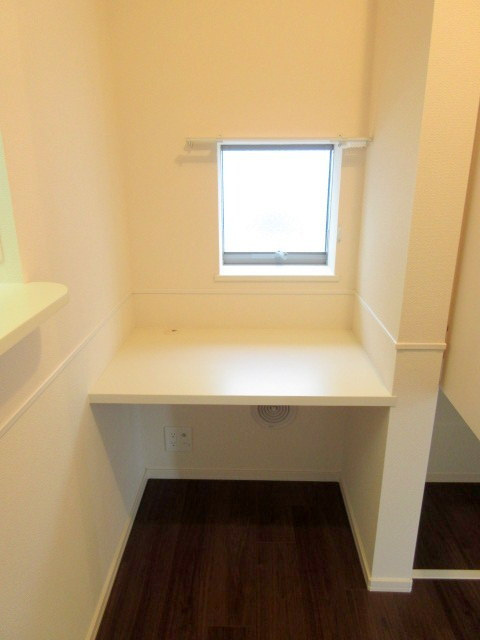 ザ・ヘーベルレジデンスの内装|★便利な作業デスク★