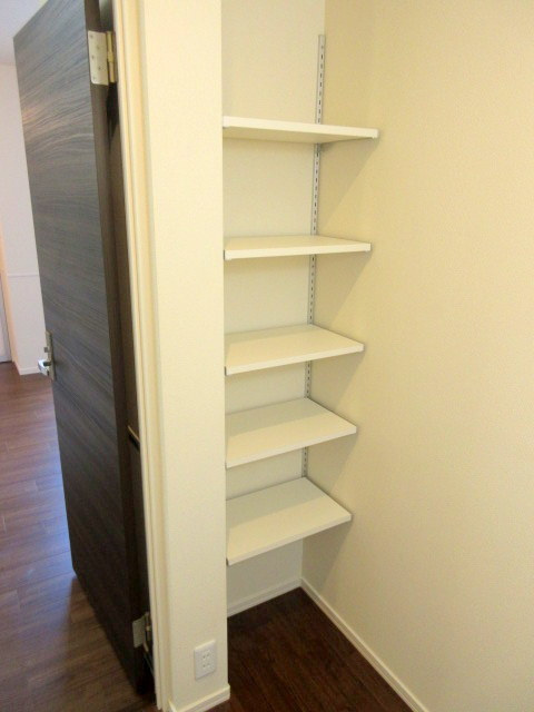 ザ・ヘーベルレジデンスの設備|★便利な棚収納★