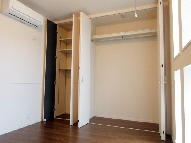 ザ・ヘーベルレジデンスの収納|★壁一面の豊富な収納★