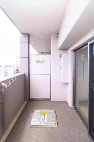 サヴォイレトワールセレステ　2階のバルコニー|別号室のものになります。現状優先。